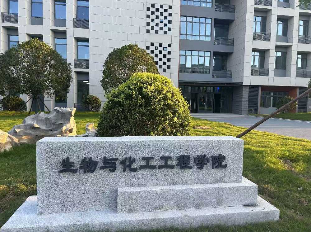 喀喇沁旗扬州职业大学体育场高杆灯项目